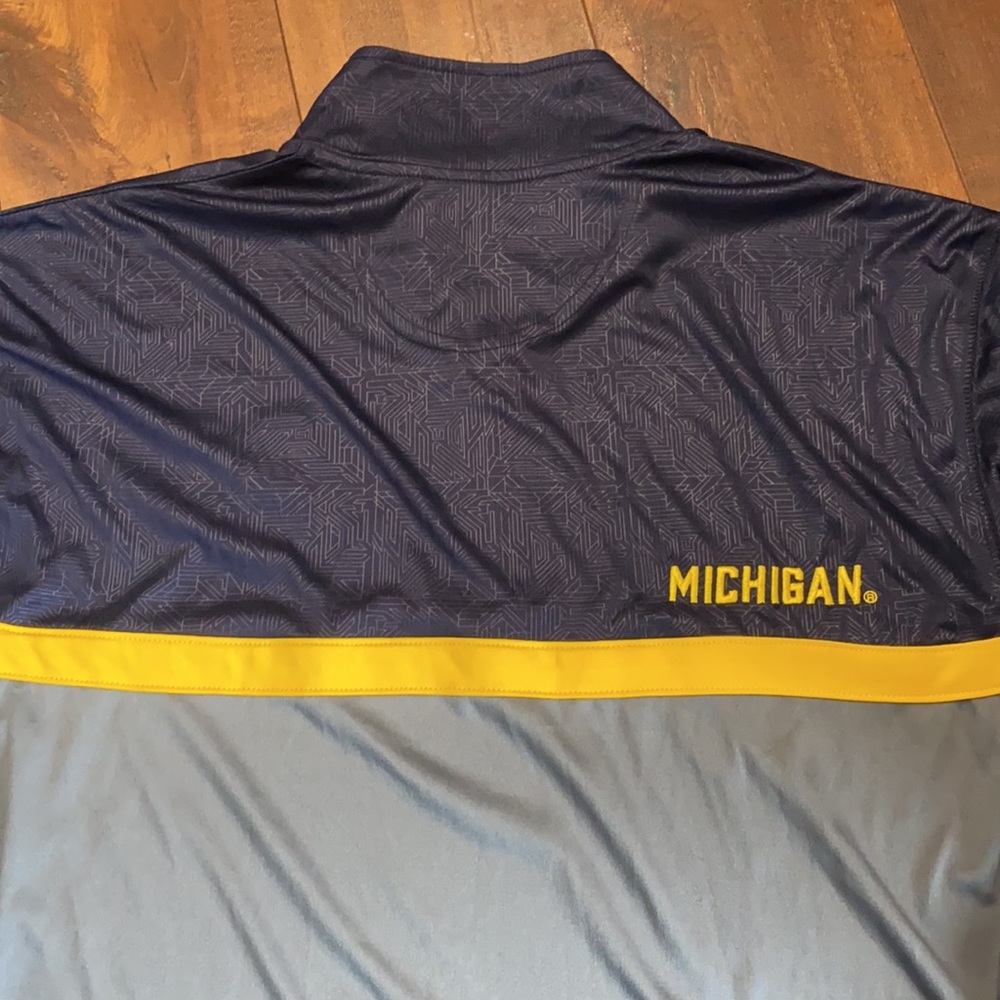 University of Michigan Men’s Pullover - Picture 7 of 8